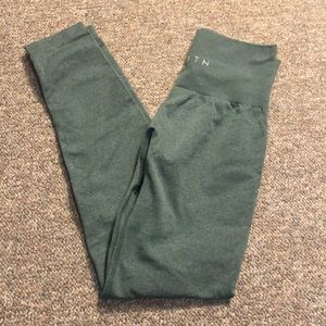 ‼️NVGTN XS SAGE GREEN NV SEAMLESS LEGGINGS‼️
